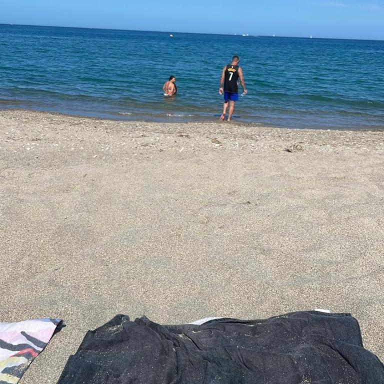 a 10 metres de la plage T2 avec clim Internet et Parking Gratuit devant Residence face a la Mer - Appartement 1 Chambre - 3