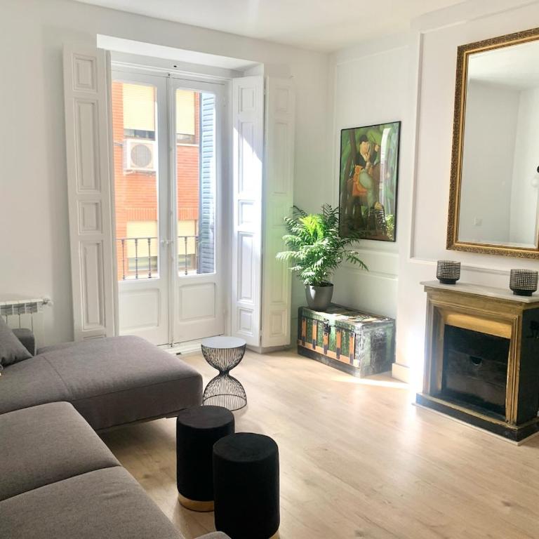 Spacious, newly renovated apartment next to Gran Vía - Apartment - 1