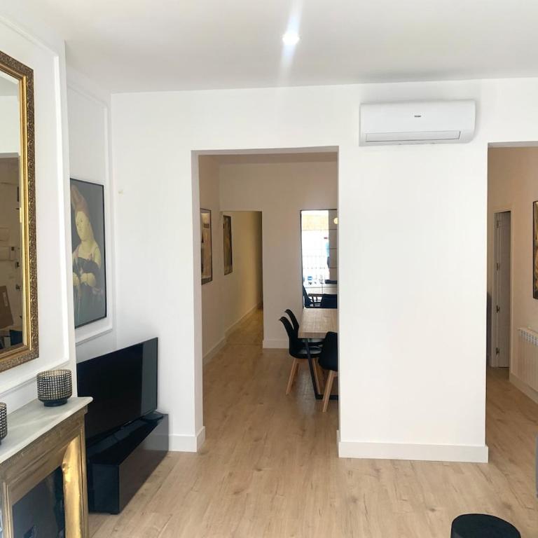 Spacious, newly renovated apartment next to Gran Vía - Apartment - 18