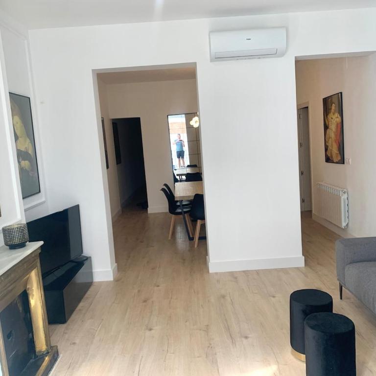 Spacious, newly renovated apartment next to Gran Vía - Apartment - 20