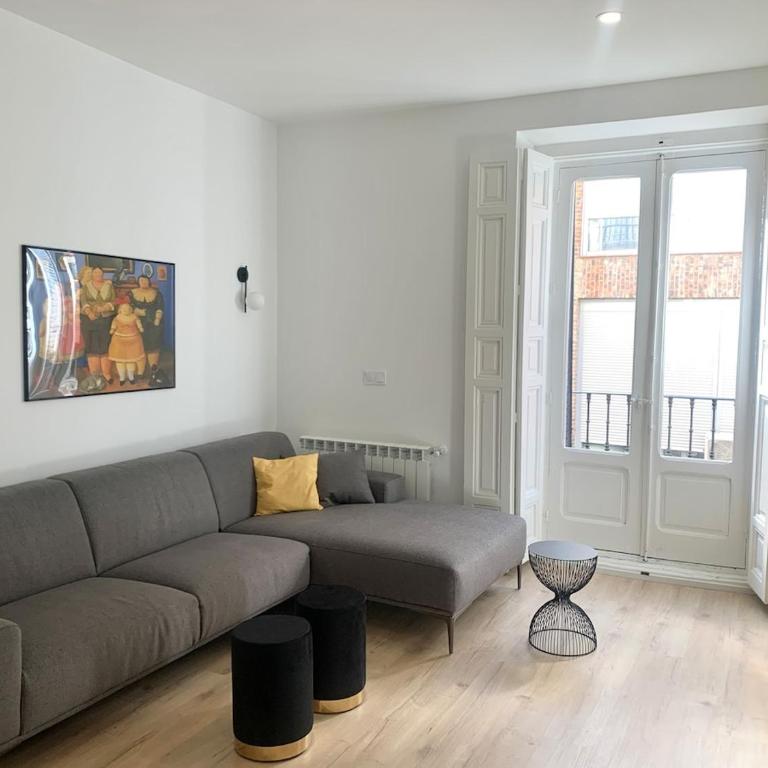 Spacious, newly renovated apartment next to Gran Vía - Apartment - 25