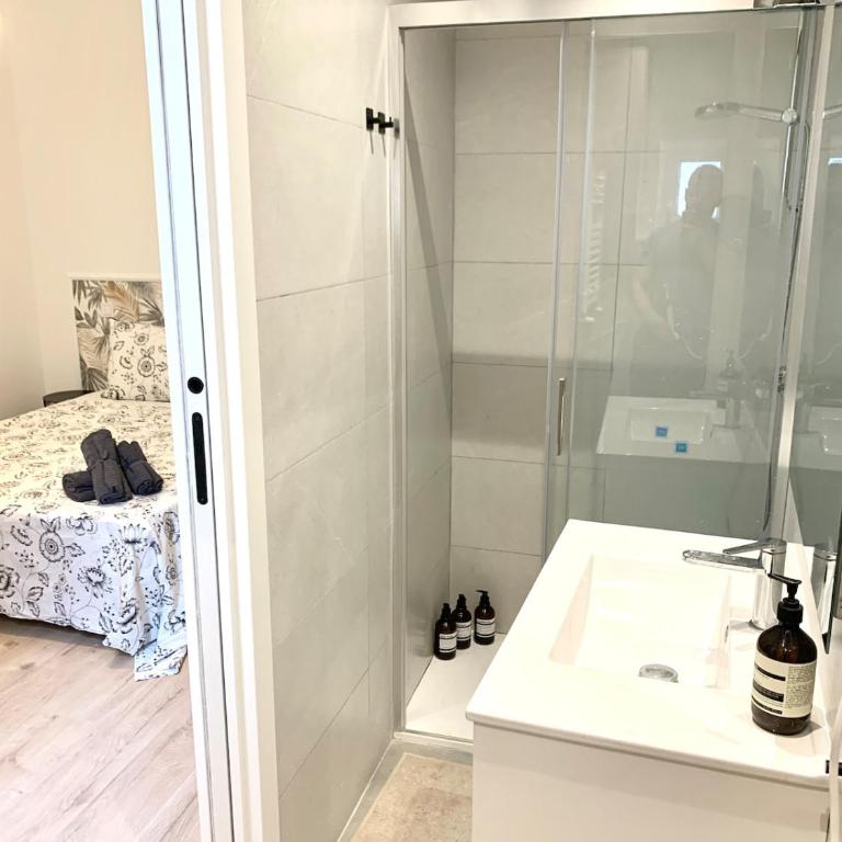 Spacious, newly renovated apartment next to Gran Vía - Apartment - 27