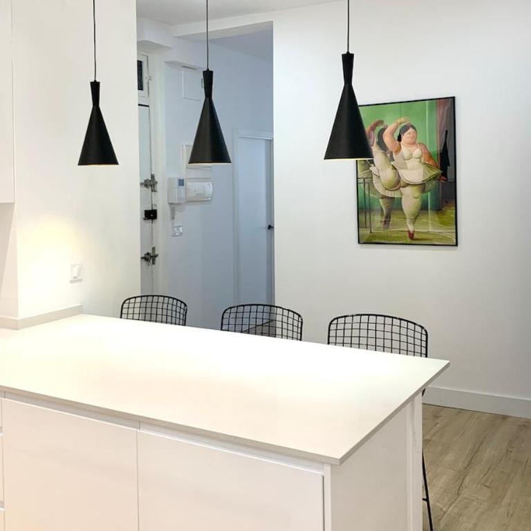Spacious, newly renovated apartment next to Gran Vía - Apartment - 28