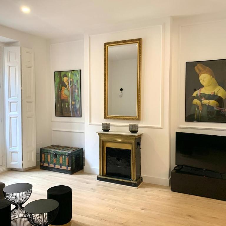 Spacious, newly renovated apartment next to Gran Vía - Apartment - 35
