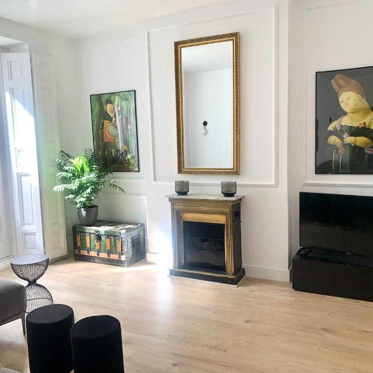 Spacious, newly renovated apartment next to Gran Vía - Apartment - 38