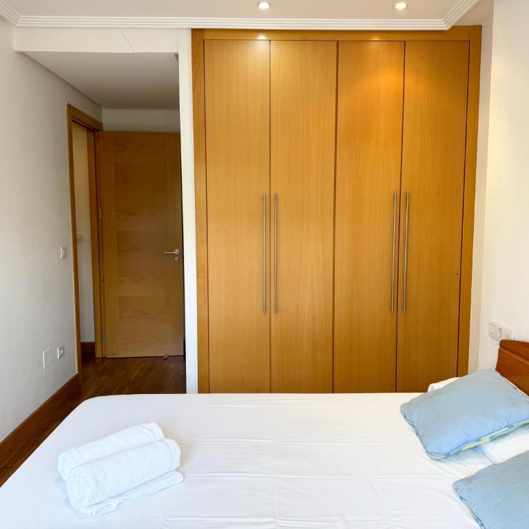 Apt 2 habs en Centro Comercial Gran Via - Apartment - 63