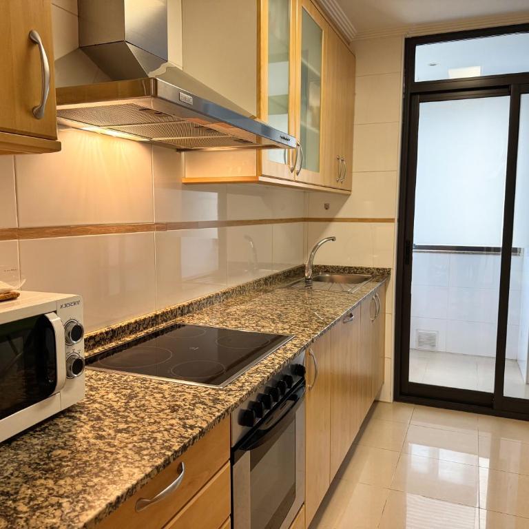Apt 2 habs en Centro Comercial Gran Via - Apartment - 24