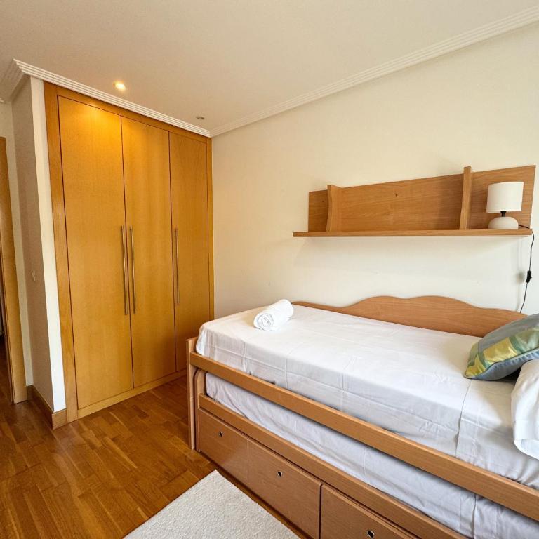 Apt 2 habs en Centro Comercial Gran Via - Apartment - 62