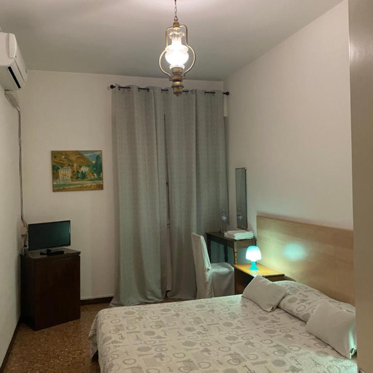 Travellers Lodge Bed & Rooms - Deluxe Doppelzimmer mit Gemeinschaftsbad - 4