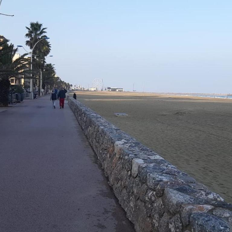 a 10 metres de la plage T2 avec clim Internet et Parking Gratuit devant Residence face a la Mer - Appartement 1 Chambre - 5