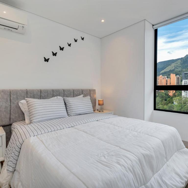 Grand by iHost - One-Bedroom Apartment with Balcony - 1