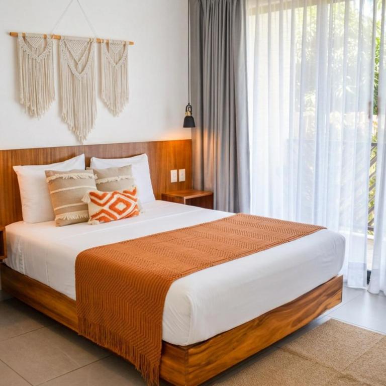 Casa Ita Surf - Adults Only - Habitación con cama grande y balcón - 5