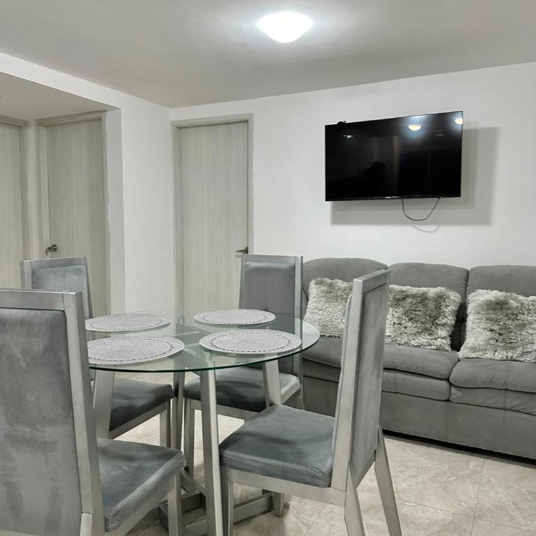 Junto a la playa, moderno y acogedor apartamento - Three-Bedroom Apartment - 4