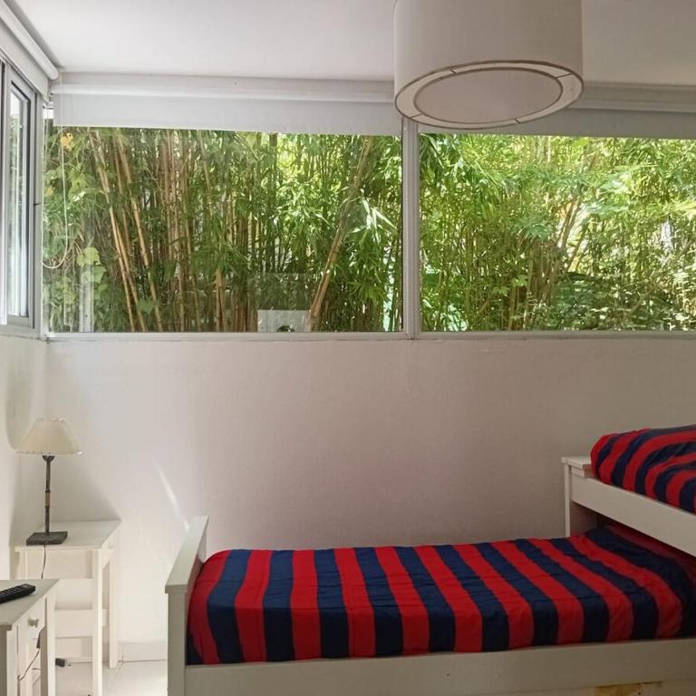 Hermosa casa en Valeria del Mar con parque y pileta - Three-Bedroom Home - 30