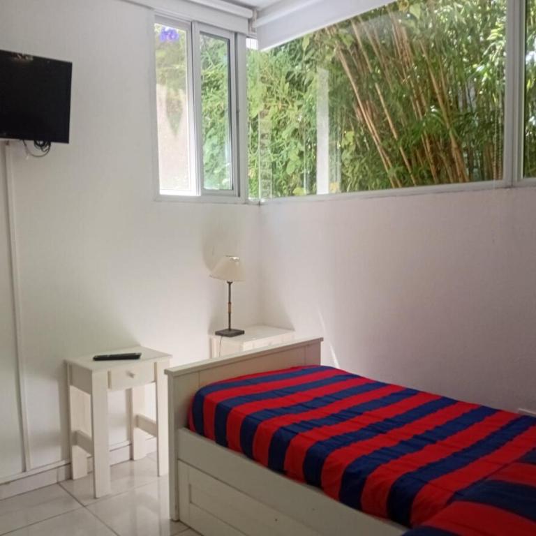 Hermosa casa en Valeria del Mar con parque y pileta - Three-Bedroom Home - 29