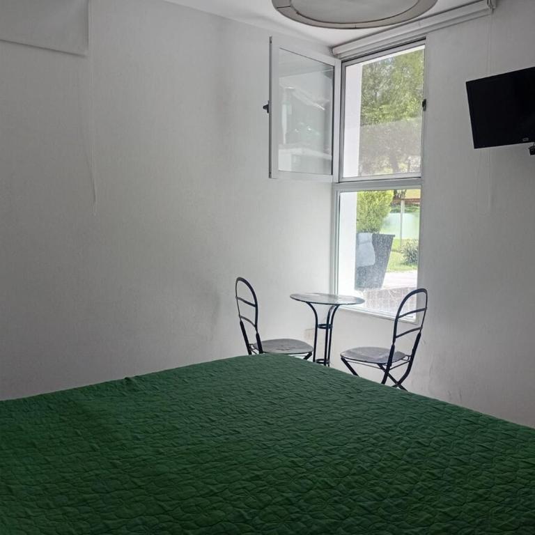 Hermosa casa en Valeria del Mar con parque y pileta - Three-Bedroom Home - 28