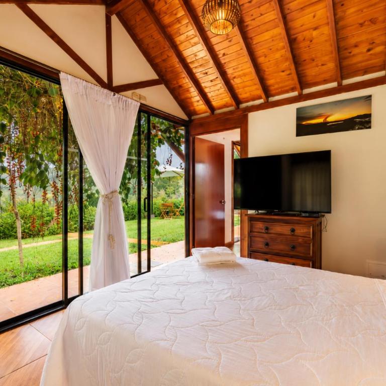 Hotel Pietrasanta Cabañas frente a la Represa Peñol Guatape - Casa de 3 dormitorios - 3
