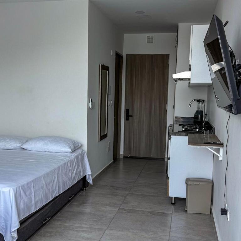 Pool with Ocean View and Steps Away from the Beach - One-Bedroom Apartment with Sea View and Balcony - 17