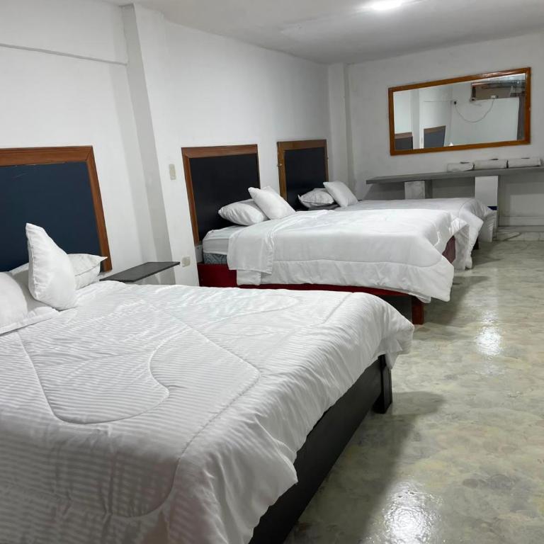 Hotel Cristian - Basic Triple Room - 2