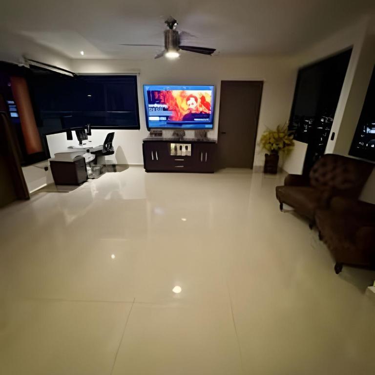 Beautiful residence, private neighborhood/discount - Vacation Home - 6