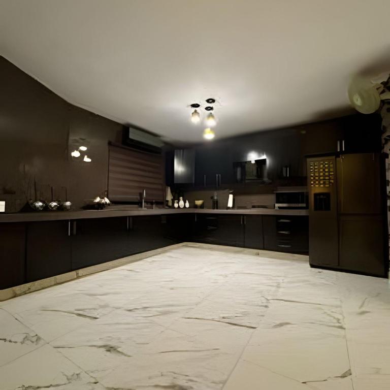 Beautiful residence, private neighborhood/discount - Vacation Home - 35