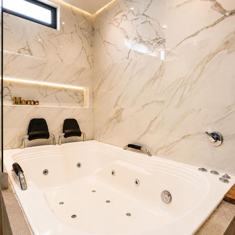 Recuerdos De Mi Tierra HOTEL Poblado Provenza Parque Lleras - Quadruple Room with Bath - 5