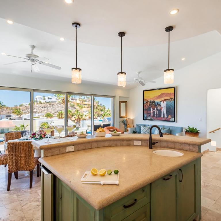 Saltwater Pool Private Villa with Ocean Views and Resort Access - Villa mit privatem Pool - 22