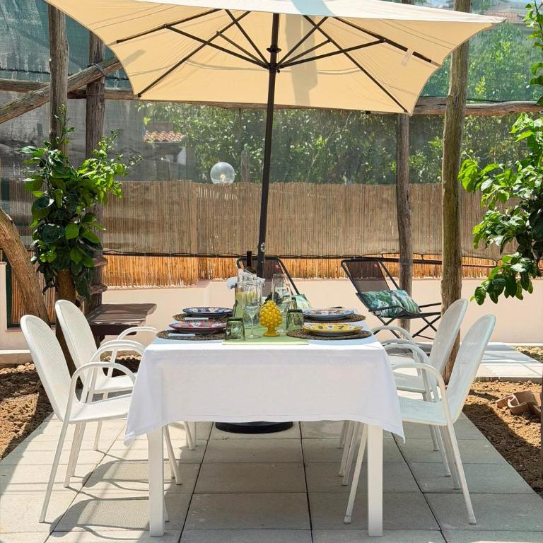 La camelia - Accogliente casa con giardino, aria condizionata, parcheggio gratuito, Wi-Fi - Casa con 2 Camere da Letto - 2
