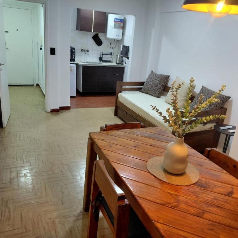 Moderno dos ambientes con aire Juan B Justo Cuatro Plazas - Apartamento de 1 dormitorio - 1
