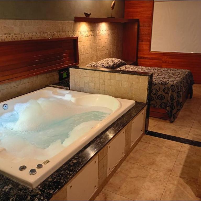 Hotel Lido - Deluxe Suite with Spa Bath - 1