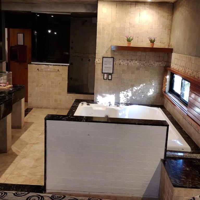 Hotel Lido - Deluxe Suite with Spa Bath - 4