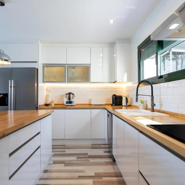 Luxury villa with sea views - heated pool - Villa - 26