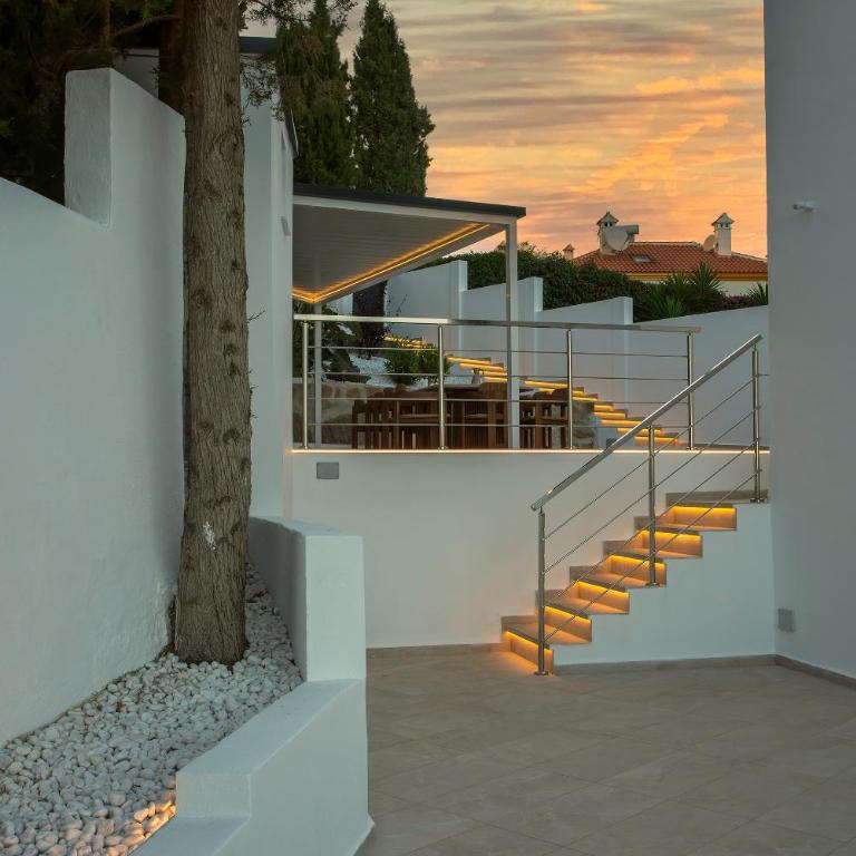 Luxury villa with sea views - heated pool - Villa - 11