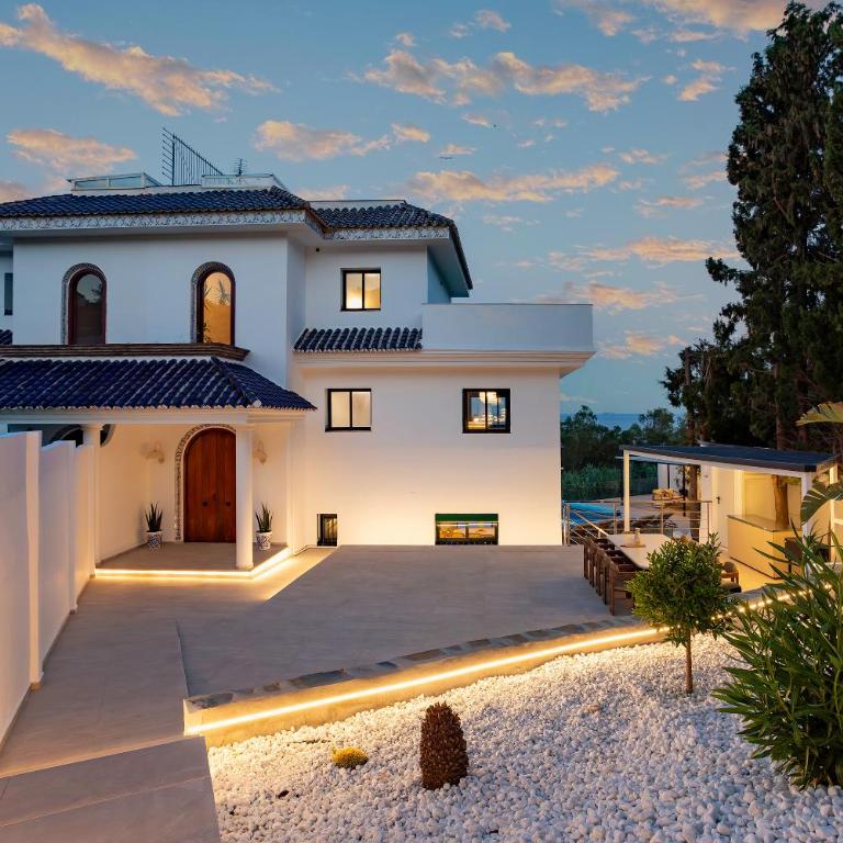 Luxury villa with sea views - heated pool - Villa - 15