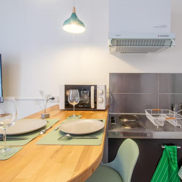 Studio deluxe - climatisé - WIFI - TV connectée - Parking 1mn à pied - Appartement 1 Chambre - 2