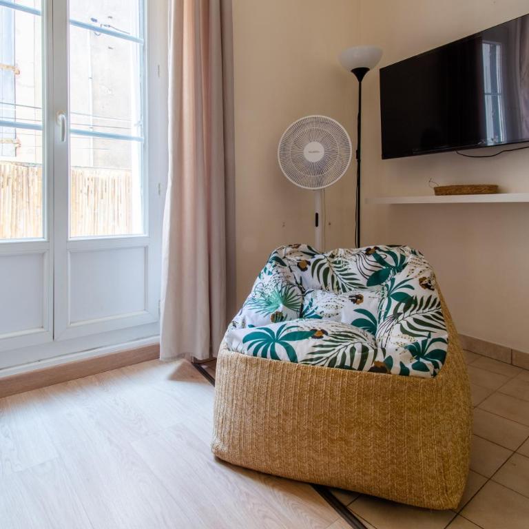 Studio deluxe - climatisé - WIFI - TV connectée - Parking 1mn à pied - Appartement 1 Chambre - 13