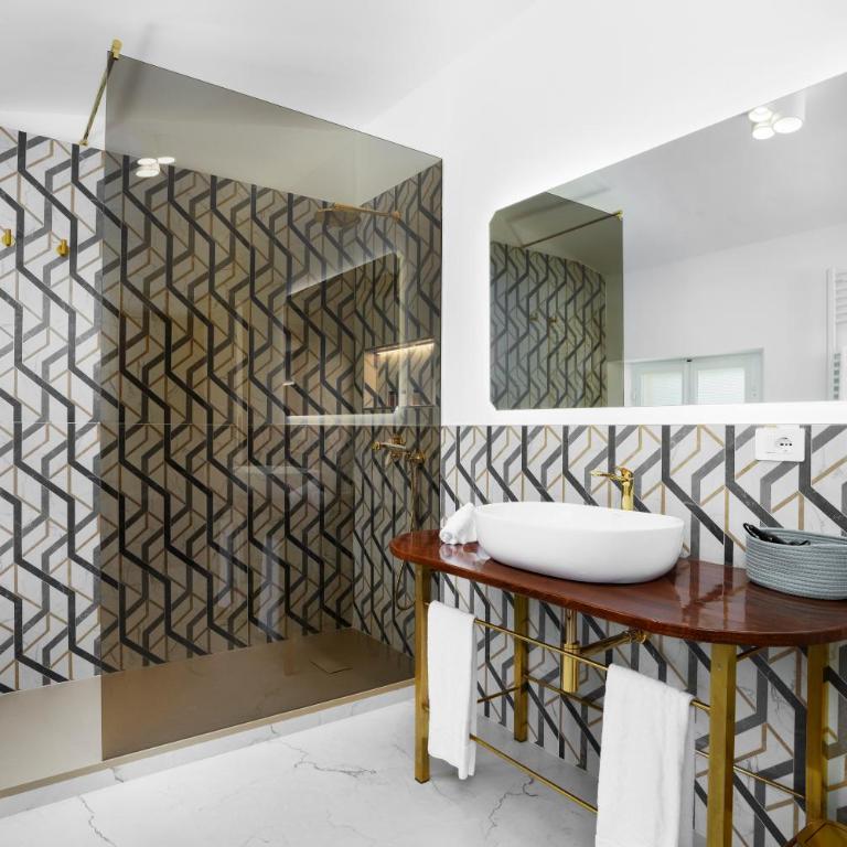 Hotel Villa L'Avvenire - Camera Matrimoniale con Bagno Privato - 4