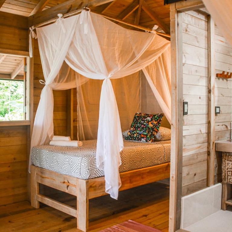 Madre Selva Eco Lodge - Deluxe Bungalow with Sea View - 12