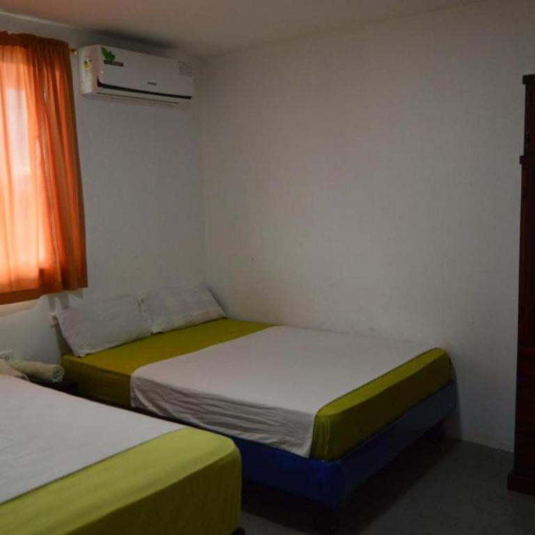 Hostal El Naufrago 1 - Cama en habitación compartida con 4 camas - 2