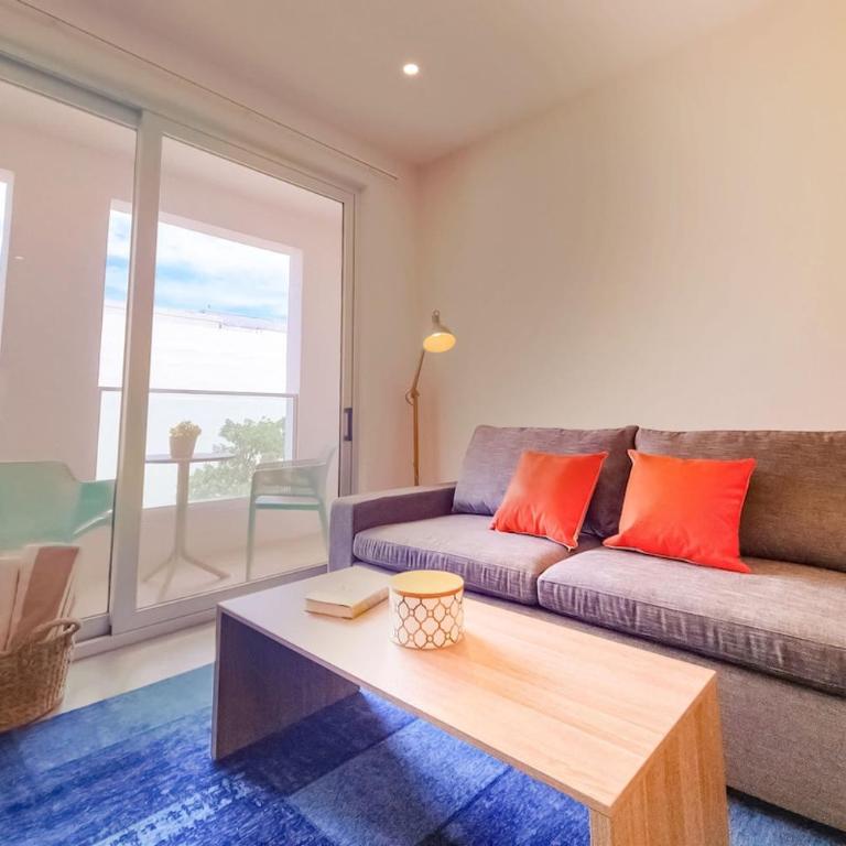 2Br W Dual Pools, Near Beach & 5Th Ave - Two-Bedroom Apartment with Balcony - 4