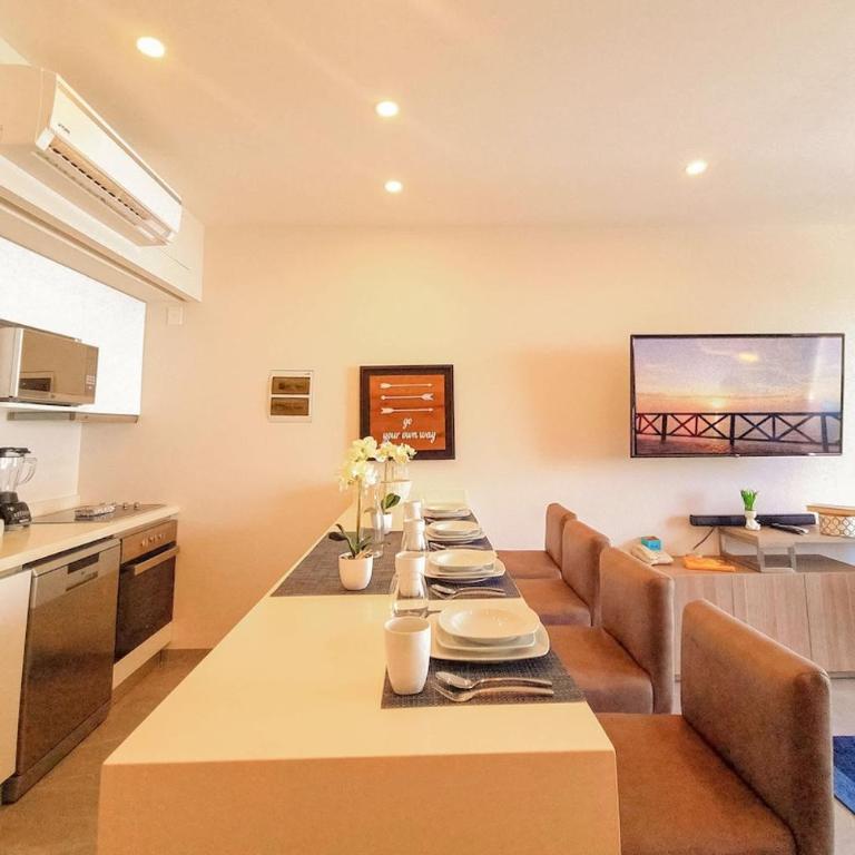 2Br W Dual Pools, Near Beach & 5Th Ave - Two-Bedroom Apartment with Balcony - 6