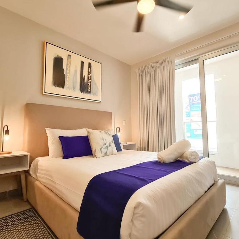 2Br W Dual Pools, Near Beach & 5Th Ave - Two-Bedroom Apartment with Balcony - 16