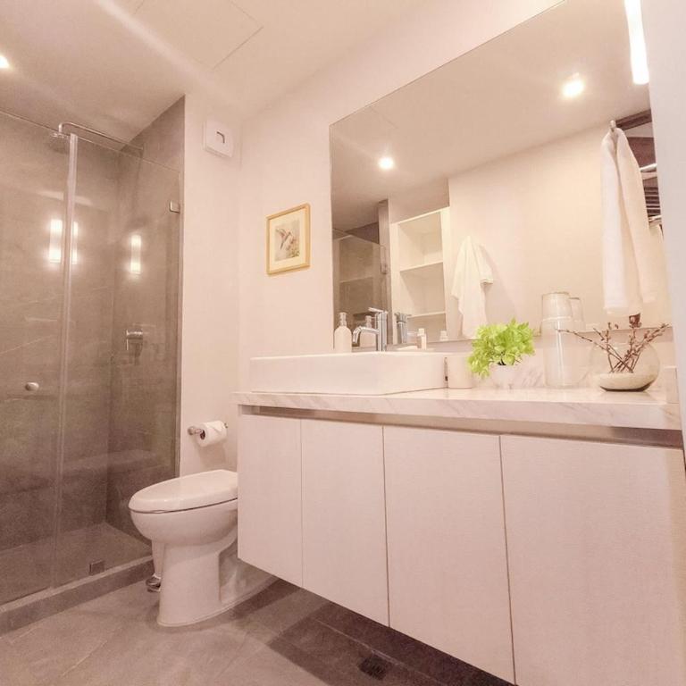 2Br W Dual Pools, Near Beach & 5Th Ave - Two-Bedroom Apartment with Balcony - 18