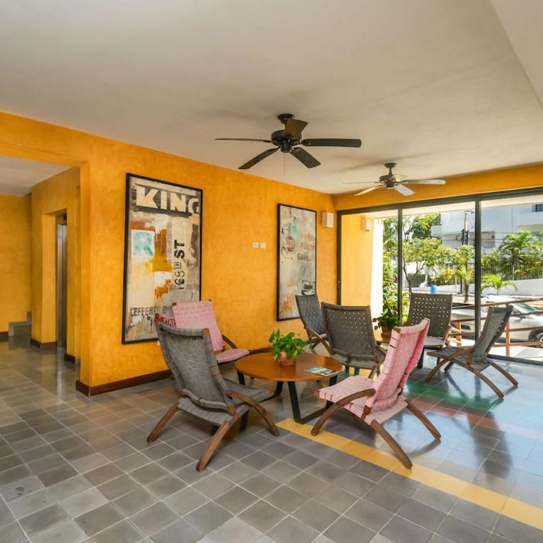 Quiet Condo W Rooftop Pool, Backyard & Parking - Two-Bedroom Apartment with Balcony - 21