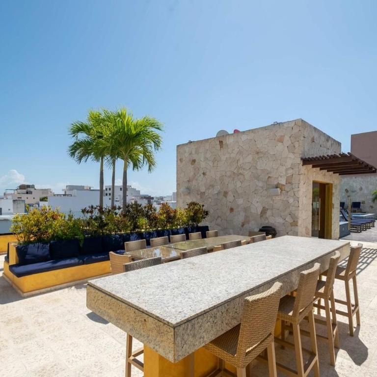 Quiet Condo W Rooftop Pool, Backyard & Parking - Two-Bedroom Apartment with Balcony - 24
