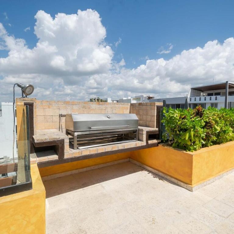 Quiet Condo W Rooftop Pool, Backyard & Parking - Two-Bedroom Apartment with Balcony - 26