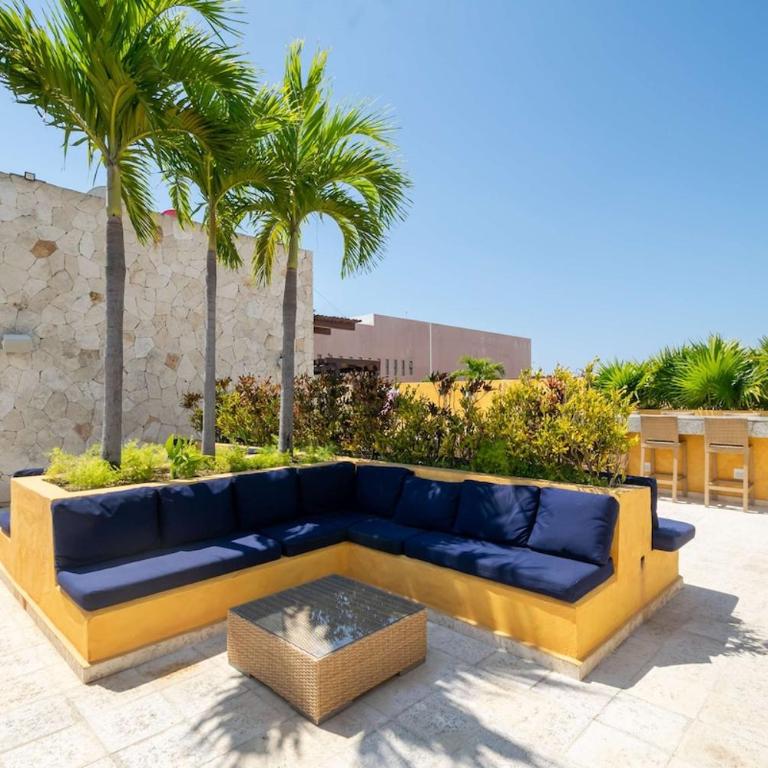 Quiet Condo W Rooftop Pool, Backyard & Parking - Two-Bedroom Apartment with Balcony - 25