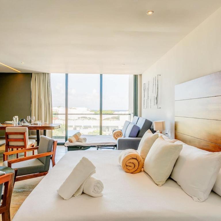 Ocean-View Condo W Rooftop Pool & Gym - Two-Bedroom Apartment - 10