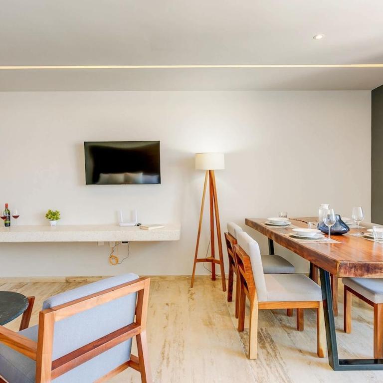 Ocean-View Condo W Rooftop Pool & Gym - Two-Bedroom Apartment - 14