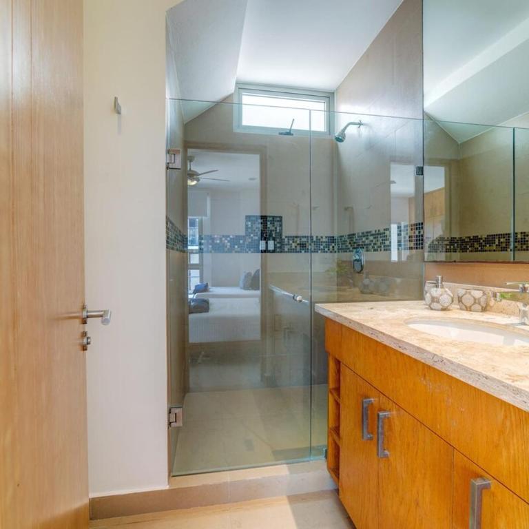 Coastal Oasis W Spa Tub Near Beach & 5Th Ave - Apartamento de 2 dormitorios con balcón - 20